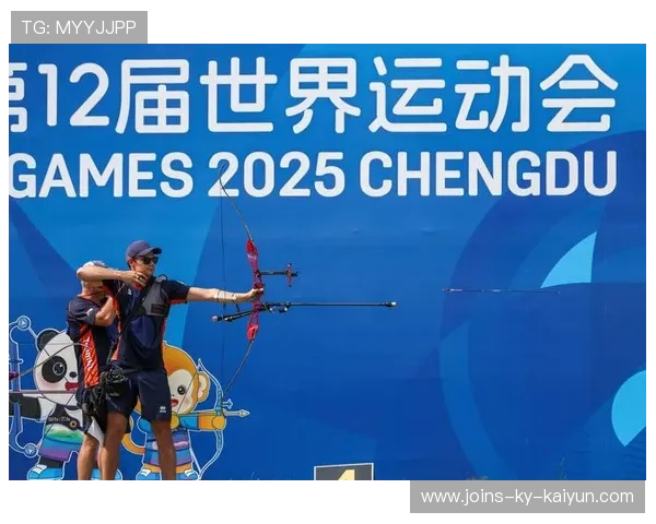 射箭选手风中稳如雕像，动作被艺术学院临摹